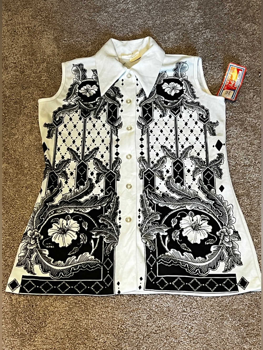 DEADSTOCK—NWT 60’s/70’s Button Down Sleeveless Black & White Top, Dagger Collar